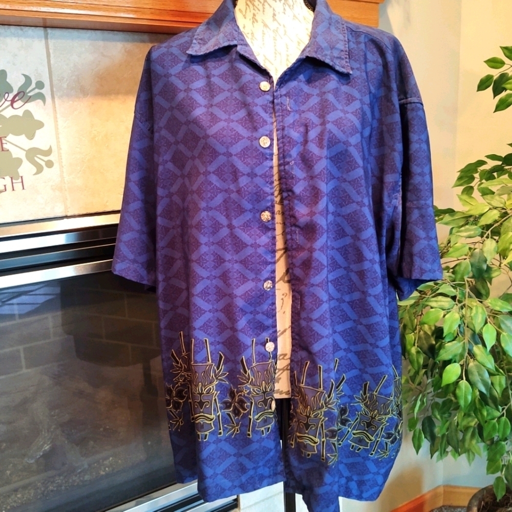 Maluku Hawaiian Large Button Down Shirt!